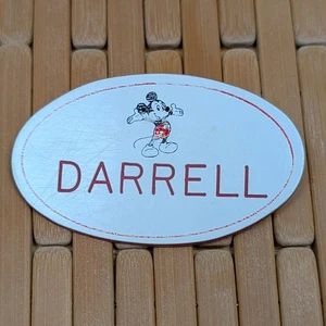Vintage Disneyland 1980er Darsteller Darrell Namensschild Abzeichen - Bild 1 von 2