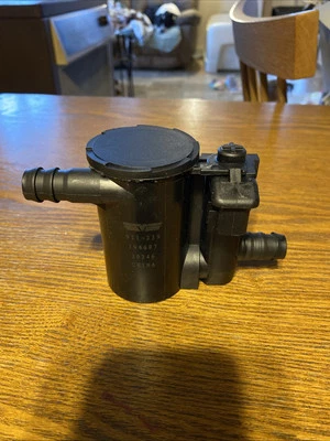 Válvula de ventilación de bote de vapor camionetas Chevrolet/Gmc 1999-2007 Foto 1 de 4