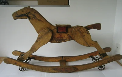 Jouet Ancien Cheval en Bois polychrome à Bascule & Roulettes Fin XIXe début XXe - Photo 1/4