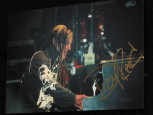 GUNS N ROSES - FOTO FIRMADA POR CAÑA MAREADA 8"" X 12 - Imagen 1 de 1