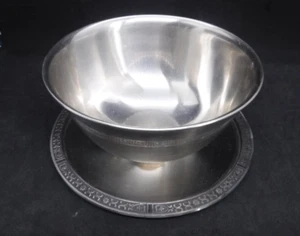 Cordova Gravy Boat con placa adjunta, acero inoxidable, 6 1/2 pulgadas a través - Imagen 1 de 7