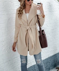 La Mode Damen Langarm Jacke mit Gürtel Farbe Beige - Bild 1 von 5