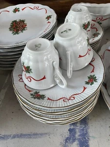 Vintage Basket Of Cheer Walbrzych Christmas 40 Piece Dinner Set Made In Poland - Picture 1 of 6