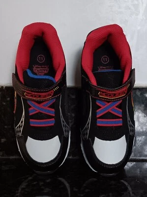 Zapatillas deportivas Disney Pixar Cars iluminadas para niños talla 11 Foto 1 de 4