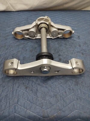 Kawasaki Vulcan VN 900 2010 clásico fabricante original triple árbol Foto 1 de 4