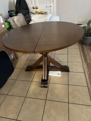 Beautiful Oval Wood Kitcgen Table That Expands To A Larger Table - Image 1 of 4