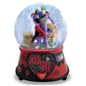 Mad Love Harley Quinn and Joker Batman Gotham City Water Globe - Bild 1 von 1