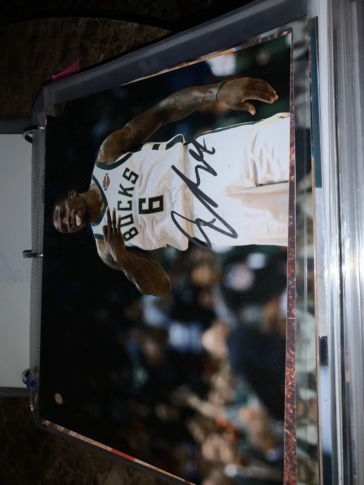 Foto firmada automáticamente por Eric Bledsoe 8x10 Bucks Pelicans Suns Clippers NBA Foto 1 de 1