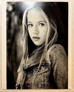 VTG Holly J Barrett Autographed B&W Photo Child Actor Life in Pieces - Picture 1 of 2