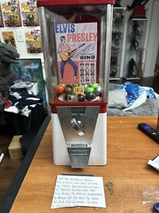 Oak Vista Vending Machine Vintage with Key Gumball Elvis Presley Rings - Picture 1 of 8