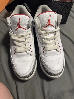 Talla 9.5 - Jordan 3 Retro Blanco Cemento 2011 Tacón Trasero Pelado Foto 1 de 4