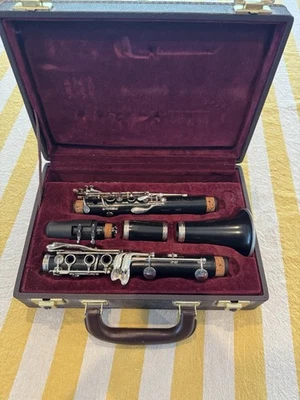 Clarinete de madera Buffet Crampon E11 International/Alemania 1967 serie #944041 Foto 1 de 4