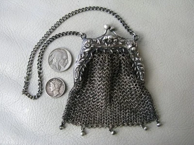 Antiguo Monedero Chatelaine Plata Marco Floral 5 Bolas Borlas Cadena Correo Malla Foto 1 de 4