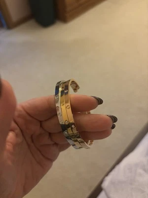 Juego de 3 brazaletes 'Love' con bisagras de acero inoxidable y 18k inspirados en el diseñador Foto 1 de 4