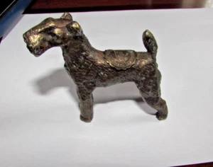 Antigua estatuilla de recuerdo de perro Airedale de metal de latón Dubuque Iowa Crystal Lake Cav - Imagen 1 de 5