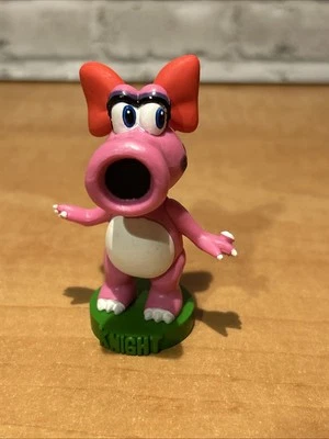 Super Mario Chess Collector's Edition Knight Birdo 2010 Replacement Pieces - Image 1 of 4