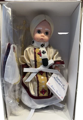 "Muñeca Madame Alexander 8"" 24190 Padre de la Ciudad del Vaticano, colección internacional nueva en caja original" Foto 1 de 4