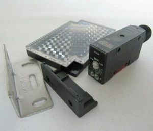 (NEW) Omron Photoelectric Sensor + Bracket & Reflector E3S-AD87 - Picture 1 of 6