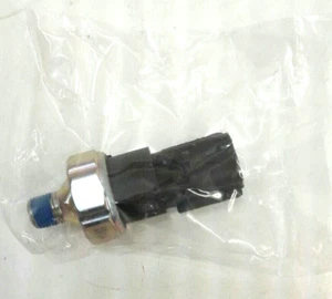 Standard Motor Parts PS404 Oil Pressure Switch Qty 1 - Picture 1 of 7