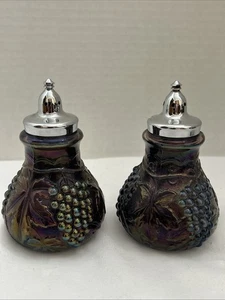 Vintage Amethyst IMPERIAL CARNIVAL Glass  Salt And Pepper Shakers Grape Design - Picture 1 of 23