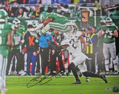 Saquon Barkley Philadelphia Eagles Autographed 16x20 Photo PSA/DNA 203746 - Image 1 of 3