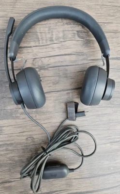 Logitech Zone Wired A00100 USB-C Headset Noise-Canceling On-Ear A1 - Image 1 of 4