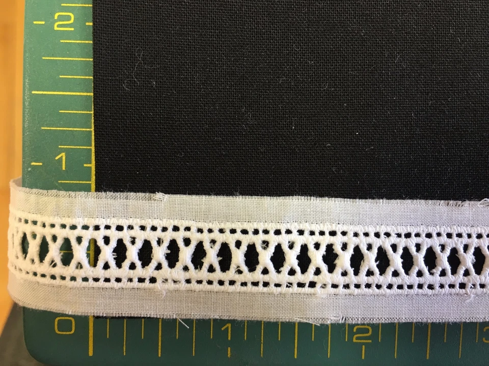 CAPITOL IMPORTS #6668 - CUENTAS DE 1/2 PULGADA DE ANCHO - BLANCO - 1 3/4 YARDAS Foto 1 de 1