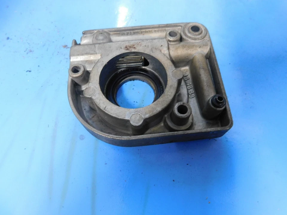 CUBIERTA BOMBA ACEITE 503463701 PARA MOTOSIERRA JONSERED 2094 2095 ----- CAJA 749 A Foto 1 de 1