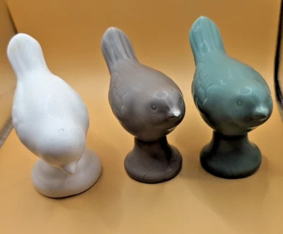 3 Vintage shabby style porcelain white, Green and Grey Bird shelf sitters - Image 1 of 4