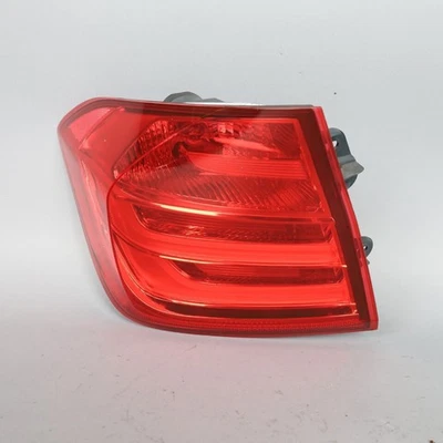 Luz trasera izquierda BMW 320i 328i 335i 2012-2015 63217259895 OEM usada Foto 1 de 4
