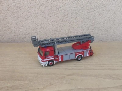 Mercedes Actros Camion Vigili Del Fuoco 1/87 H0 Modellino Pompieri Hongwell - Immagine 1 di 4