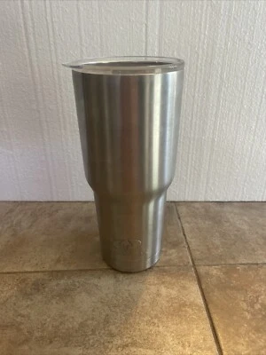 Mossy Oak TUMBLER 30 oz. Stainless Steel, SLIGHT DENTING IN BOTTOM - Image 1 of 3