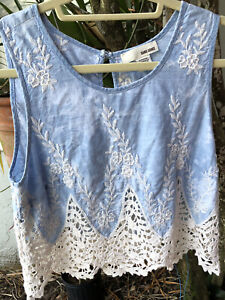 Sans Souci Womens SZ S Blue/White Cotton Lace Trim Shirt Crop Top Cami CUTE