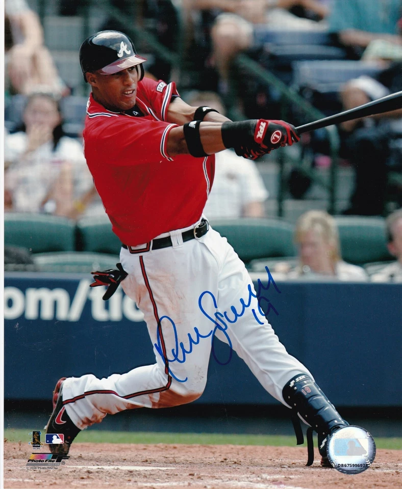 YUNEL ESCOBAR ATLANTA BRAVES ACCIÓN FIRMADO 8x10 Foto 1 de 1