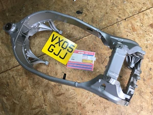 Triumph 955I Sprint ST 2005 Rahmen mit V5c Fahrtenbuch VX05GJJ - Bild 1 von 4