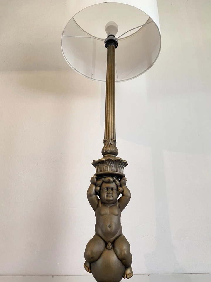 Lámpara de pie estilo antiguo de madera tallada - pátina dorada, pantalla blanca, 67 pulgadas, 170 cm Foto 1 de 4