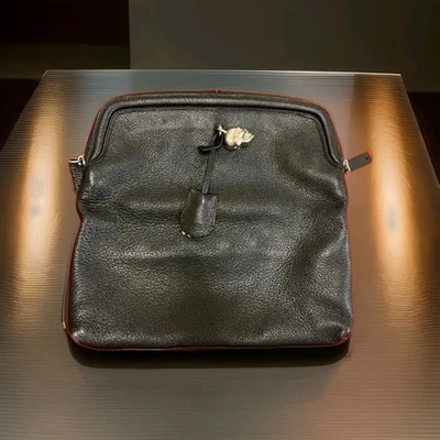 Bolso clutch Alexander McQueen Scull de cuero negro usado Foto 1 de 4