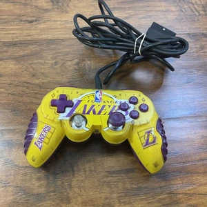 Madcatz NBA Control Pad PlayStation 2 LOS ANGELES LAKERS per parti di ricambio non testato - Foto 1 di 6