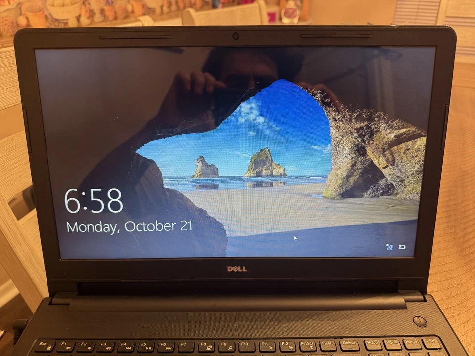 Dell Inspiron 15 3000 15,6 pulgadas, 1 TB, Intel Core i3 5.ª generación, 2,1 GHz, 4 GB **LEER** Foto 1 de 4