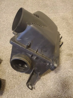 Pontiac GTO 2005-2006 6,0 L V8 (LS2) caja de purificador de aire/caja de admisión Foto 1 de 4