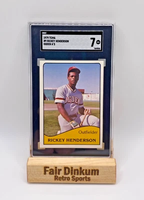 Béisbol TCMA 1979 Rickey Henderson #9 novato Ogden A's HOF graduado SGC 7 casi nuevo radiocontrol Foto 1 de 2