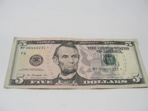 FIVE DOLLAR NOTE WITH STAR IN SERIAL NUMBER Z2574 - Picture 1 of 3