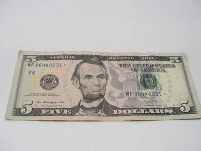 FIVE DOLLAR NOTE WITH STAR IN SERIAL NUMBER Z2574 - Image 1 of 3