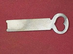 Vintage Piatto Baule Acciaio Lucchetto Chiavi Portachiavi Antica Cassetta Cassetta Scrivania - Foto 1 di 4