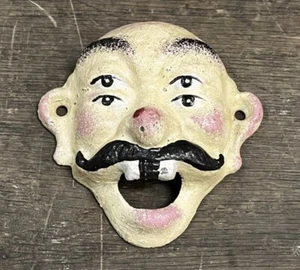 "Abridor de botellas de hierro fundido de 4 ojos Wilton de colección con montaje en pared, 3,5"" x 3,5""" - Imagen 1 de 1