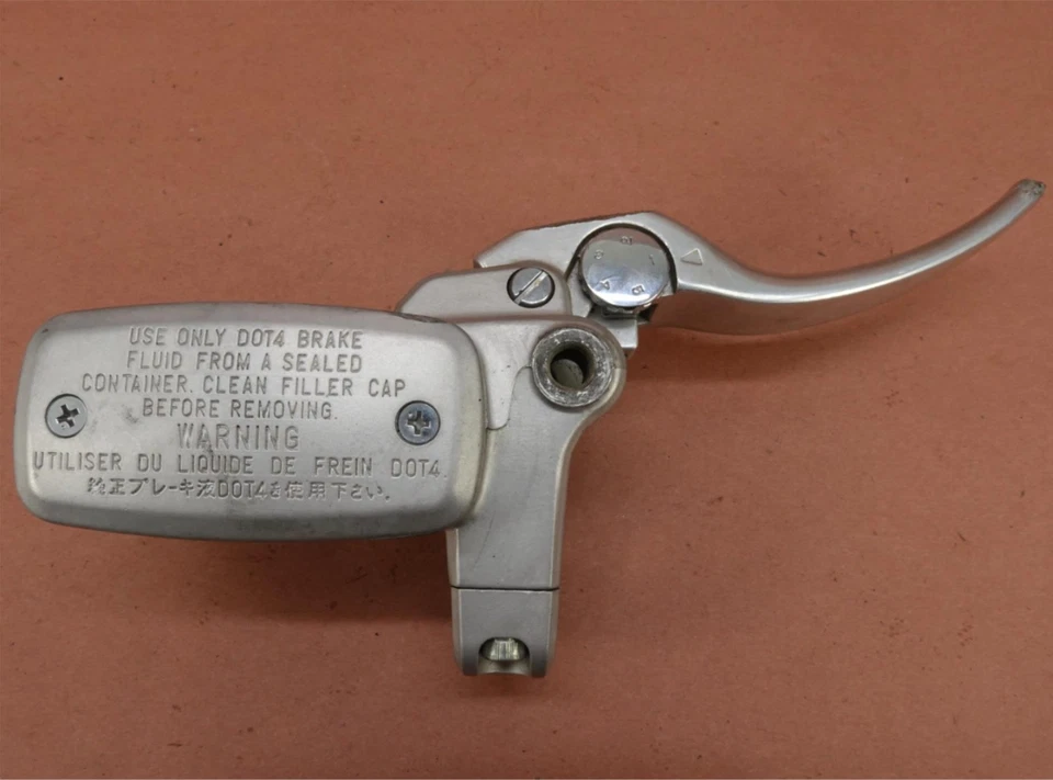 Cilindro maestro de freno delantero derecho Suzuki Boulevard 800 M50 VZ800 2005-2009 Foto 1 de 4