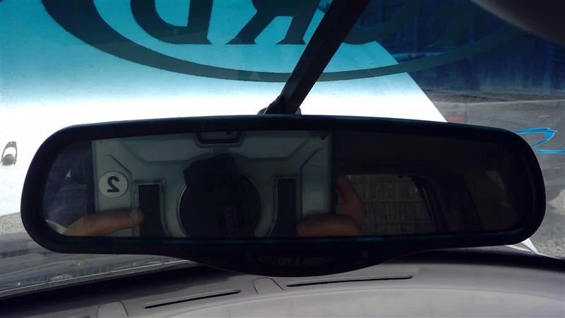 Used Front Center Interior Rear View Mirror fits: 2000 Ford Expedition automatic - Image 1 of 4