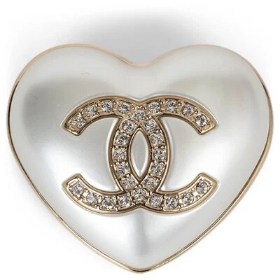 71699 auth CHANEL  pearly white resin 22B STRASS CC PEARL HEART Brooch - Image 1 of 4