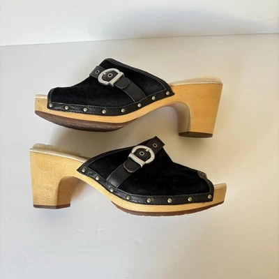 Zueco UGG Negro Gamuza Talla 9 Punta Abierta Cuero Tachonado Piel de Oveja Hebilla Forrada Mula Foto 1 de 4