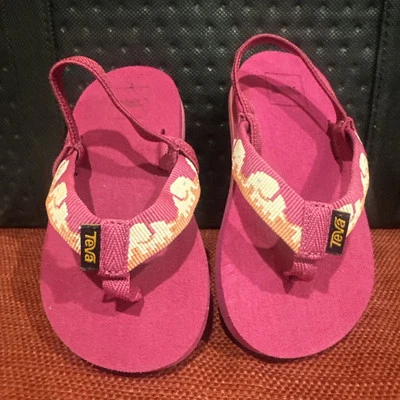 Zapato Teva Rosa Con Elefantes Niño Pequeño Talla 7 Niño Pequeño Foto 1 de 4
